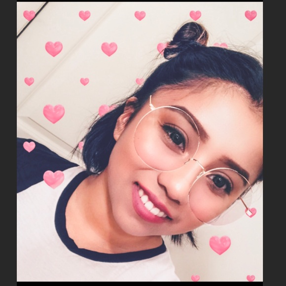 Meet your Posher, Katherine - Picture 1 of 1